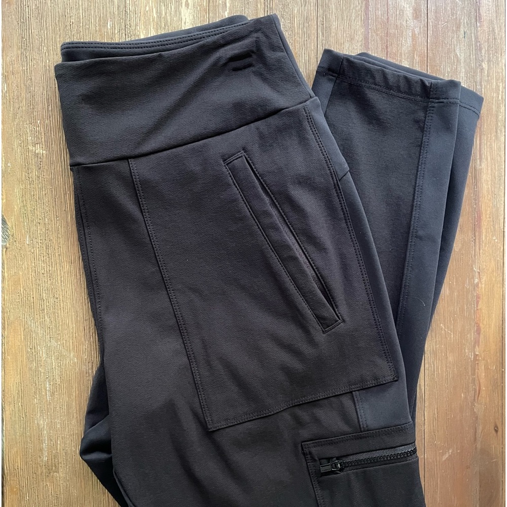 Athleta hybrid cargo tight, 10 petite. Like new!